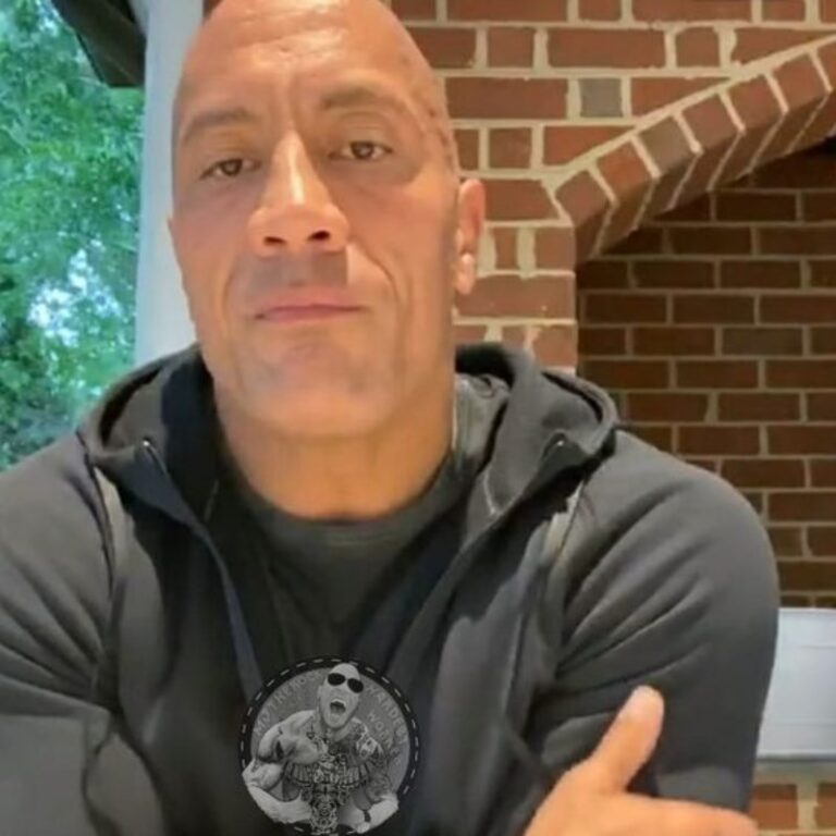 Meme The Rock nhếch lông mày - Dwayne Johnson meme