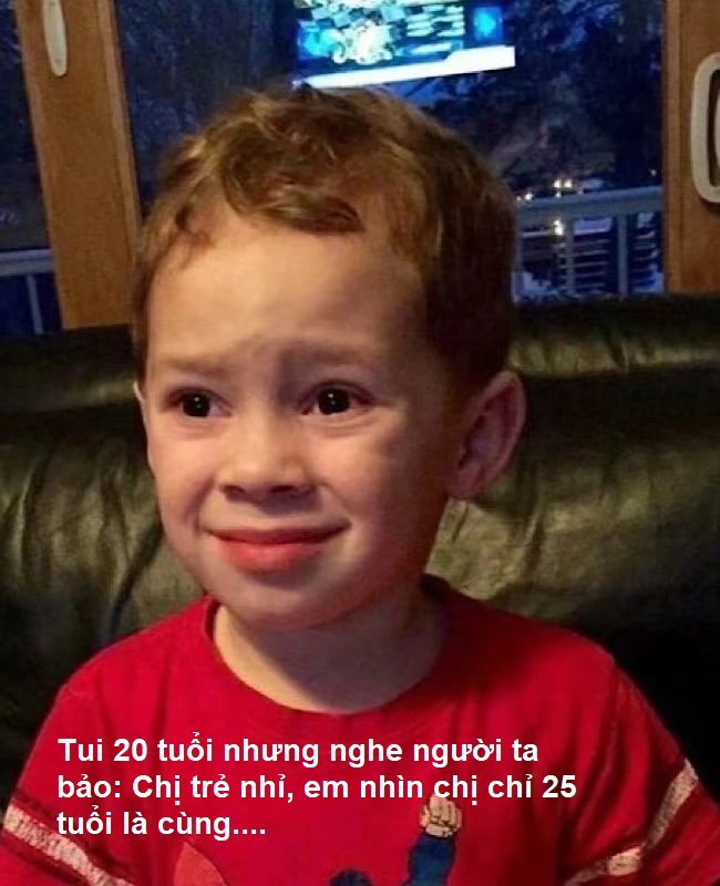 Meme cậu bé cười xã giao